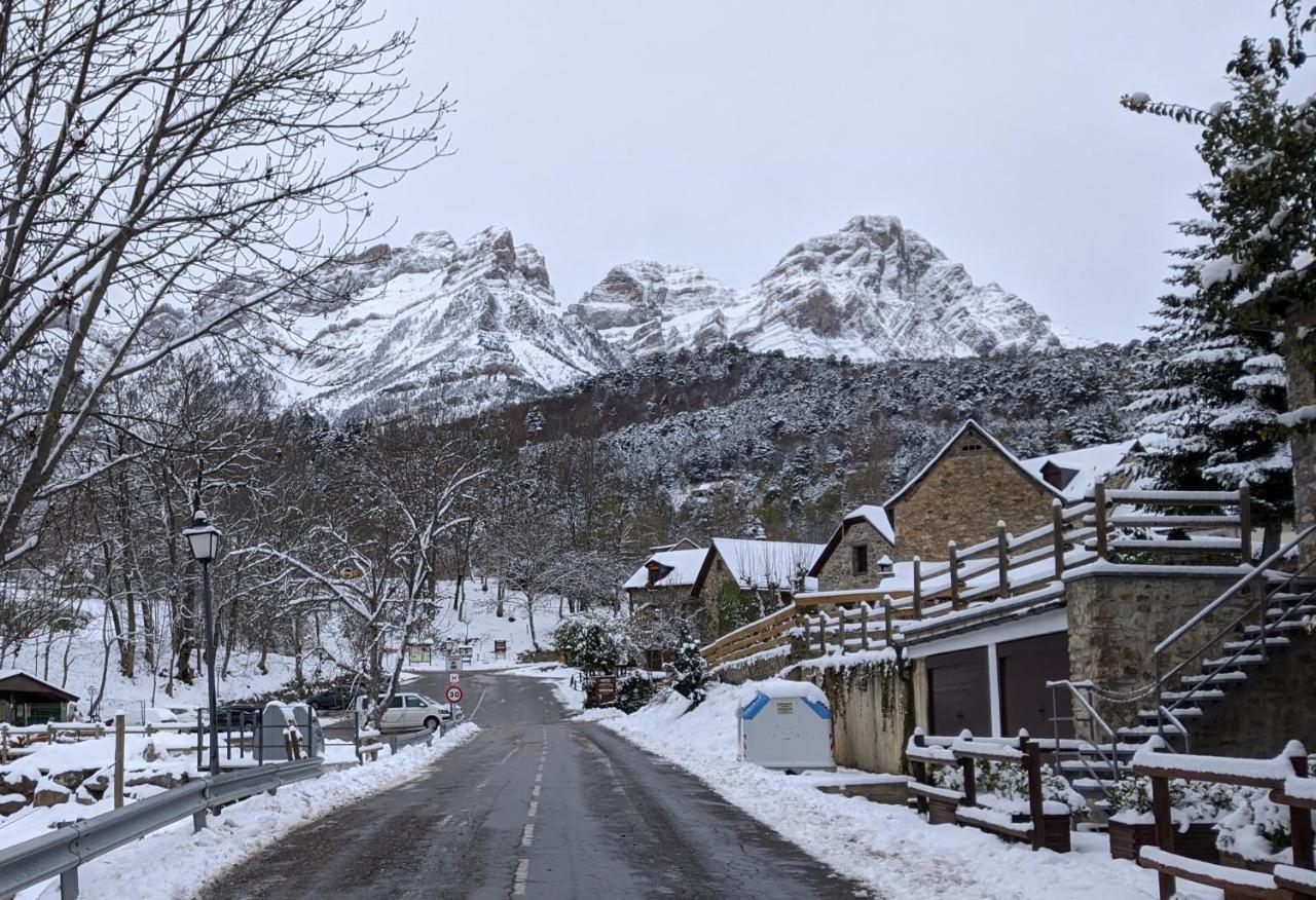 Nornore: Una Casa Especial En La Montana Piedrafita de Jaca Exterior photo