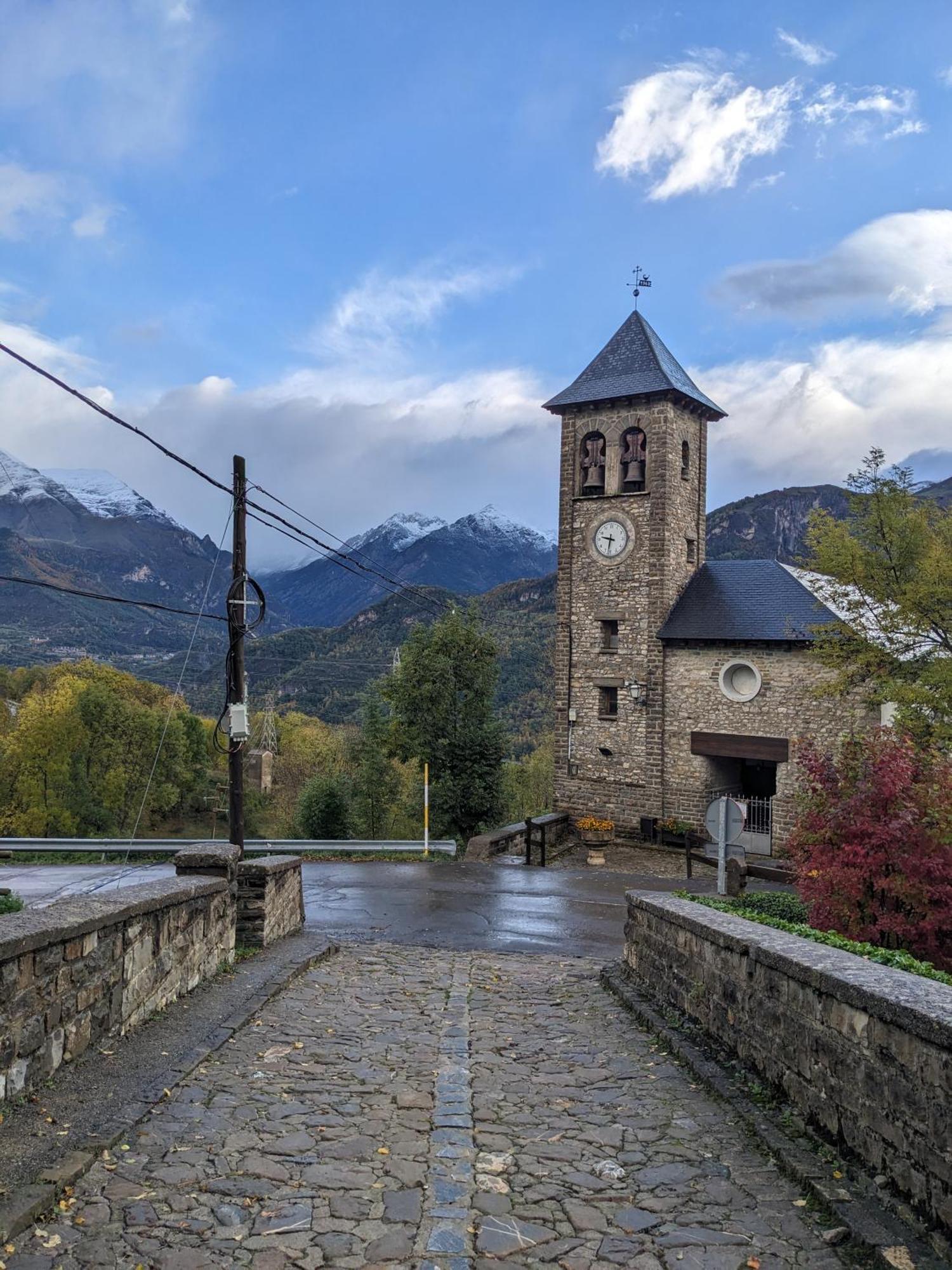 Nornore: Una Casa Especial En La Montana Piedrafita de Jaca Exterior photo